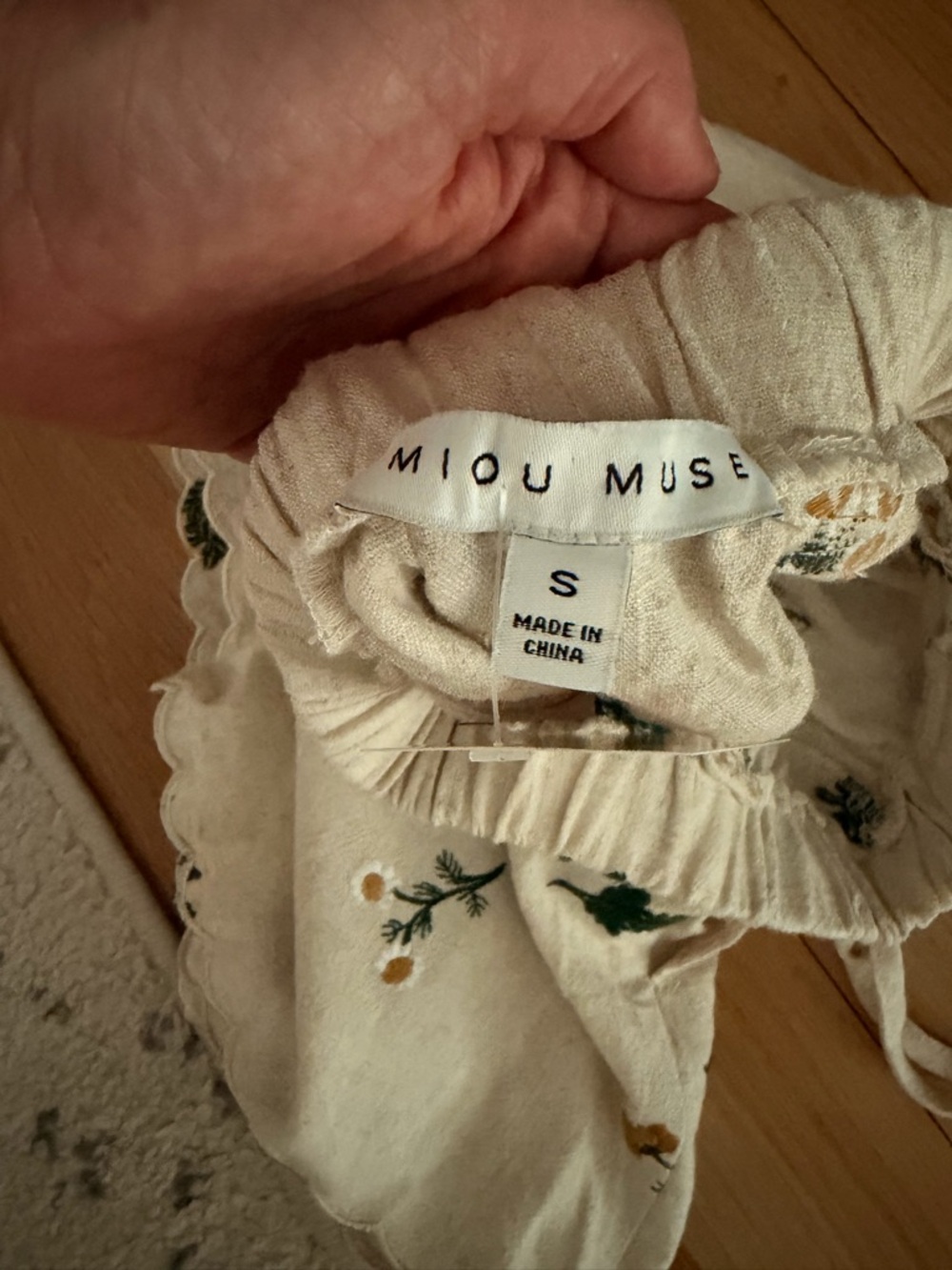 Scalloped Hem Floral Linen Shorts - Cream with Yellow & Green Print - Picture 3 of 3